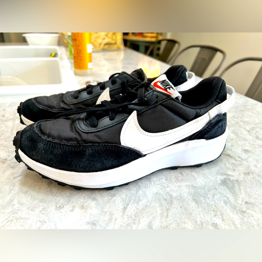 Women’s Nike Waffle Sneakers- Size 8